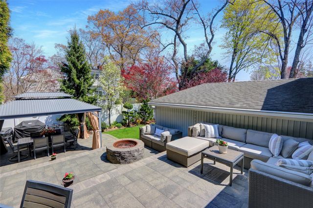 233 Willow Street, Massapequa Park, NY 11762