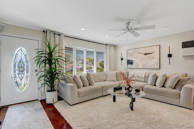 233 Willow Street, Massapequa Park, NY 11762