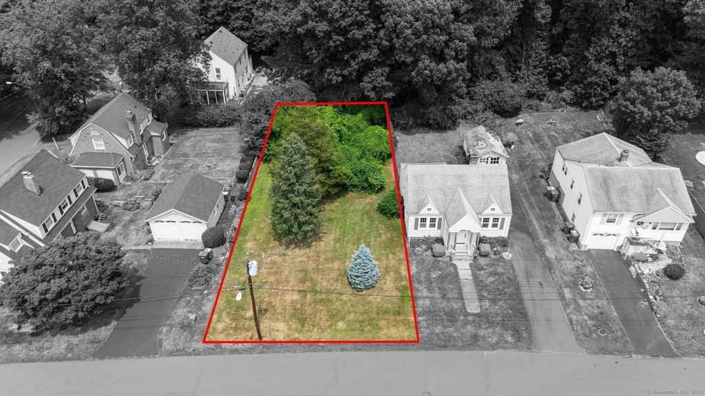 35 Haywood Lane, Hamden, CT 06514