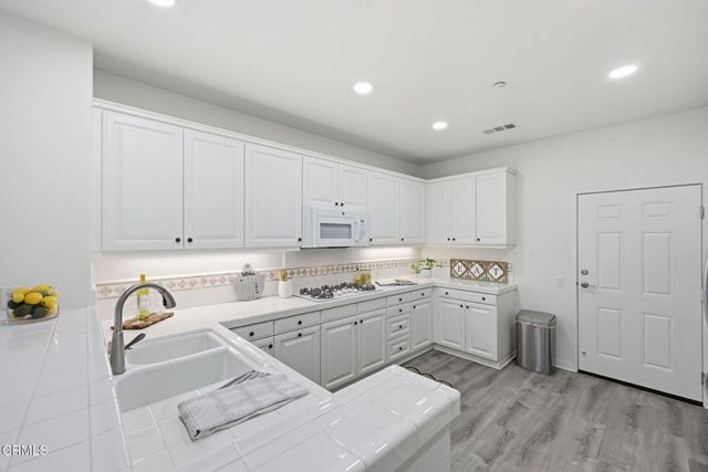 1740 Tanager Street 2-102, Ventura, CA 93003