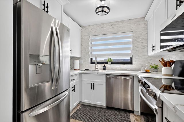 1000 Colony Point Cir 501, Pembroke Pines, FL 33026