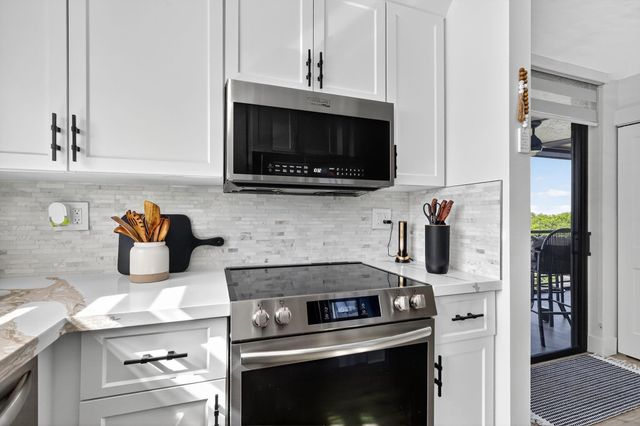 1000 Colony Point Cir 501, Pembroke Pines, FL 33026