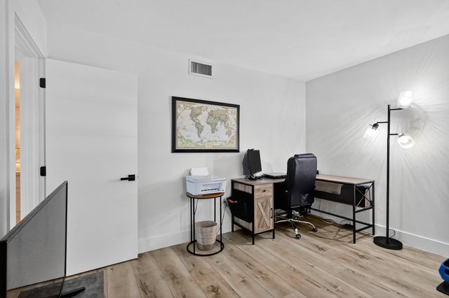 1000 Colony Point Cir 501, Pembroke Pines, FL 33026