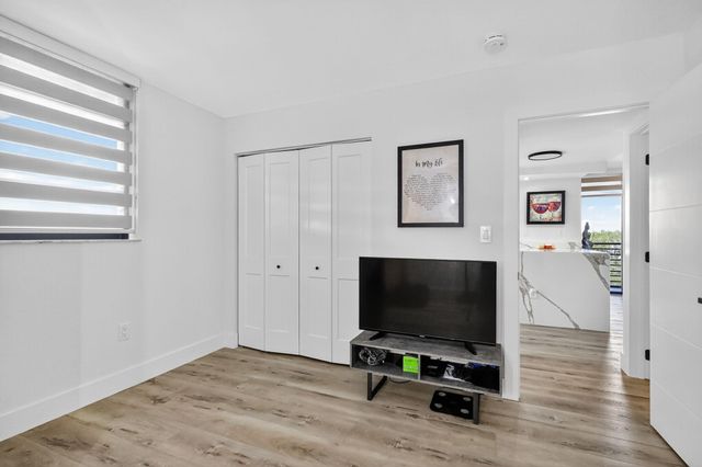 1000 Colony Point Cir 501, Pembroke Pines, FL 33026