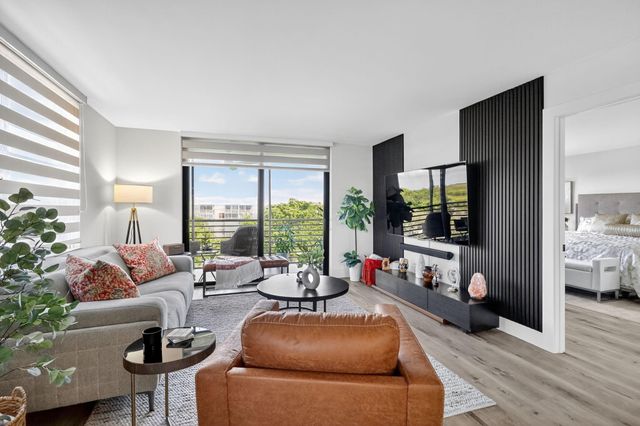 1000 Colony Point Cir 501, Pembroke Pines, FL 33026