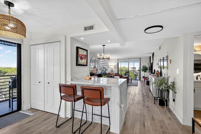 1000 Colony Point Cir 501, Pembroke Pines, FL 33026