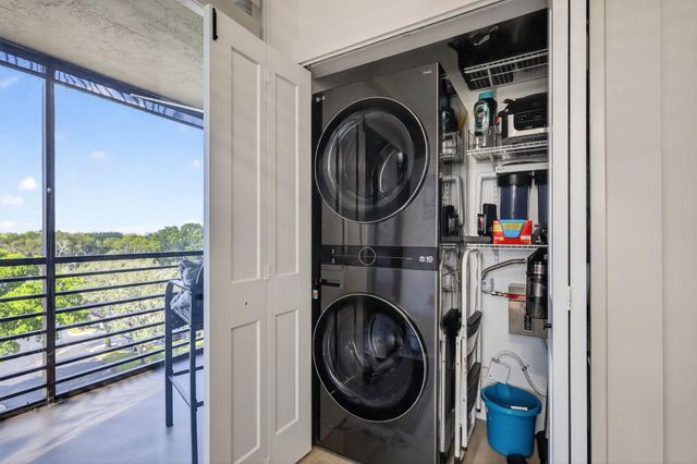 1000 Colony Point Cir 501, Pembroke Pines, FL 33026