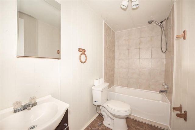 806 N Oneal Street, Caldwell, TX 77836