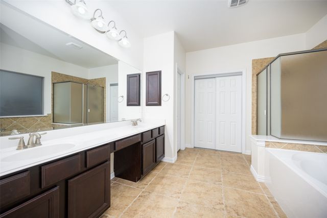 342 Manchester Drive, Roanoke, TX 76262