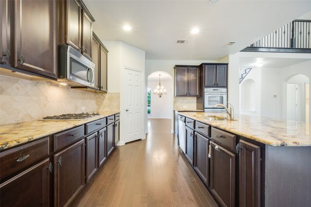 342 Manchester Drive, Roanoke, TX 76262