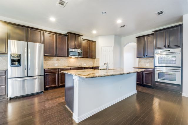 342 Manchester Drive, Roanoke, TX 76262