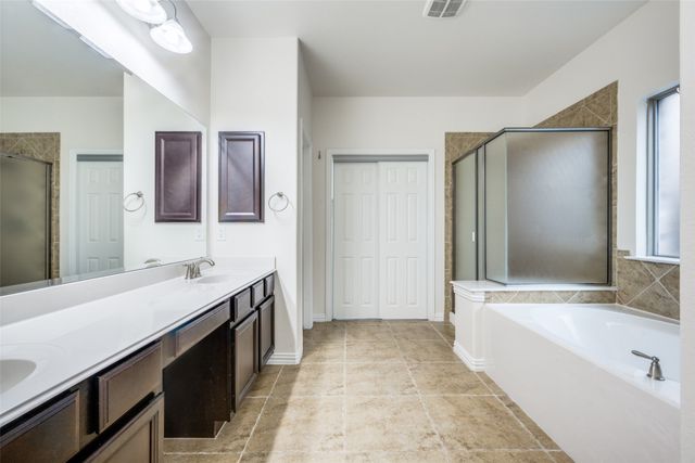 342 Manchester Drive, Roanoke, TX 76262