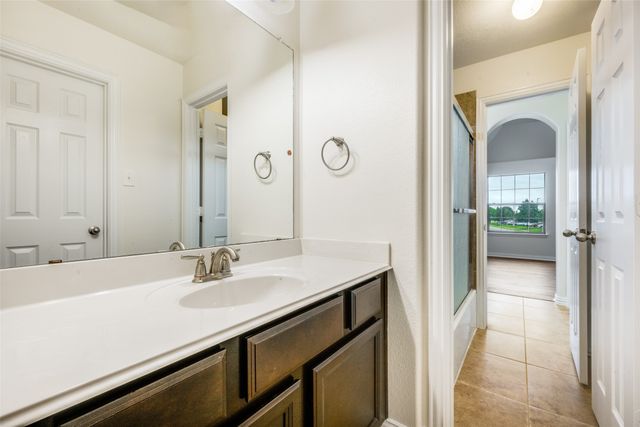 342 Manchester Drive, Roanoke, TX 76262