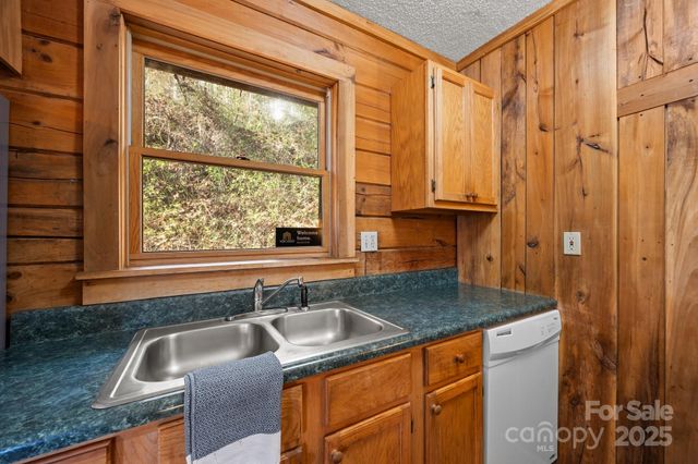 306 Forget Me Not Lane, Whittier, NC 28789