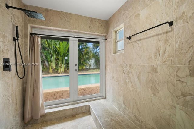 395 NW 89th Ln, Coral Springs, FL 33071