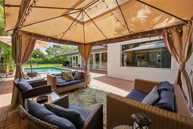 395 NW 89th Ln, Coral Springs, FL 33071