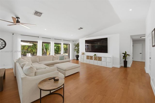 395 NW 89th Ln, Coral Springs, FL 33071