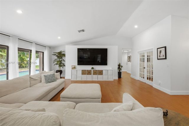 395 NW 89th Ln, Coral Springs, FL 33071