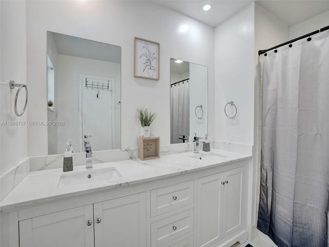 395 NW 89th Ln, Coral Springs, FL 33071