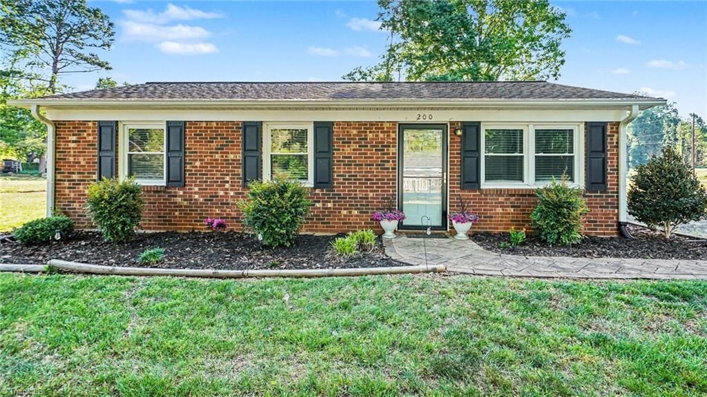 200 Redwood Bend, King, NC 27021