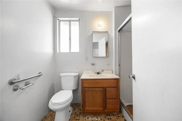 10400 Mary Avenue, Los Angeles, CA 90002