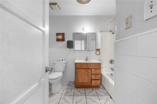 10400 Mary Avenue, Los Angeles, CA 90002