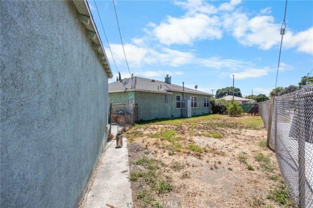 10400 Mary Avenue, Los Angeles, CA 90002