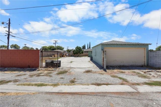 10400 Mary Avenue, Los Angeles, CA 90002