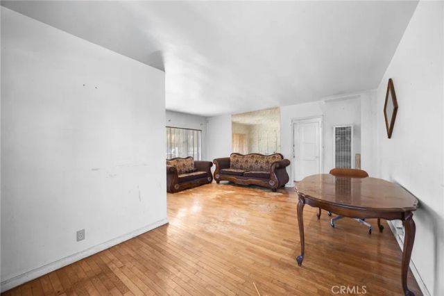 10400 Mary Avenue, Los Angeles, CA 90002