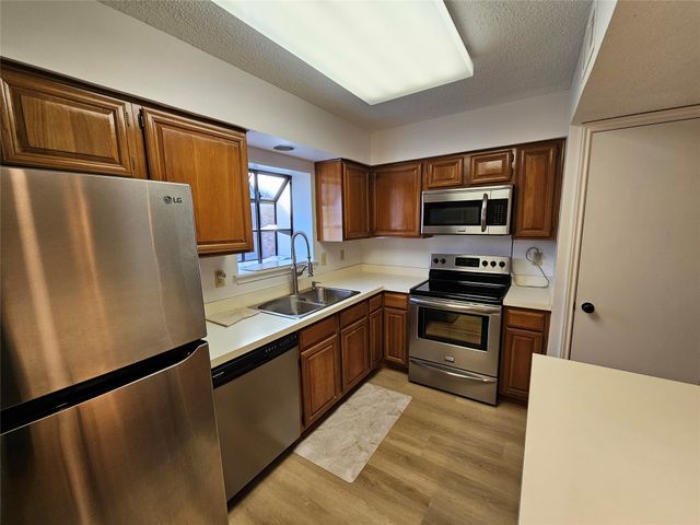 15221 Berry Trail 904, Dallas, TX 75248