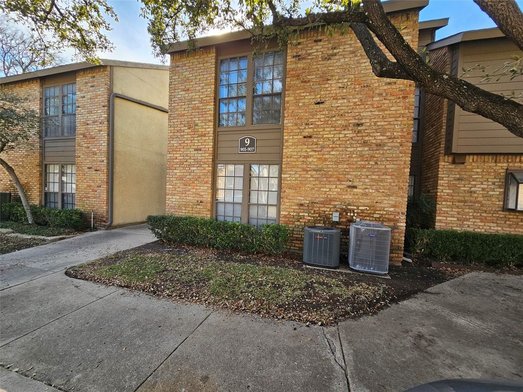 15221 Berry Trail 904, Dallas, TX 75248
