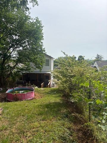 203 Edgewood Ave, Mount Pleasant, TN 38474