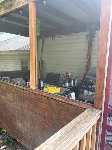 203 Edgewood Ave, Mount Pleasant, TN 38474