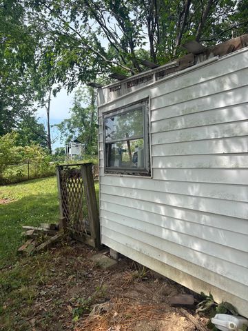 203 Edgewood Ave, Mount Pleasant, TN 38474