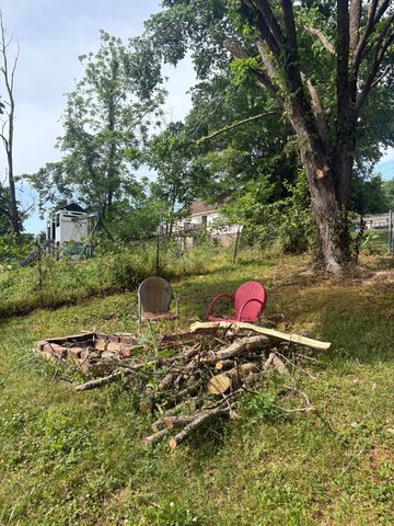 203 Edgewood Ave, Mount Pleasant, TN 38474
