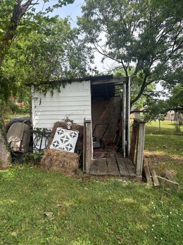 203 Edgewood Ave, Mount Pleasant, TN 38474