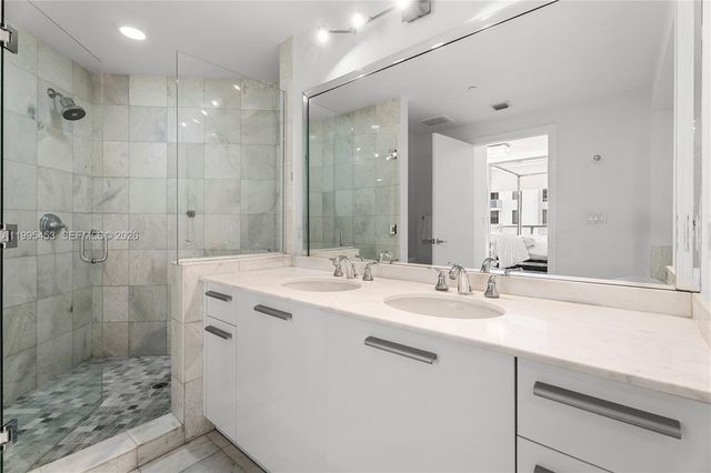 1060 Brickell Ave 2117, Miami, FL 33131