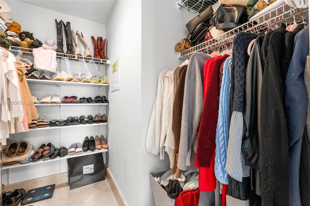 1060 Brickell Ave 2117, Miami, FL 33131