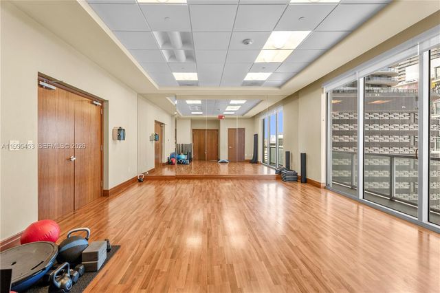 1060 Brickell Ave 2117, Miami, FL 33131