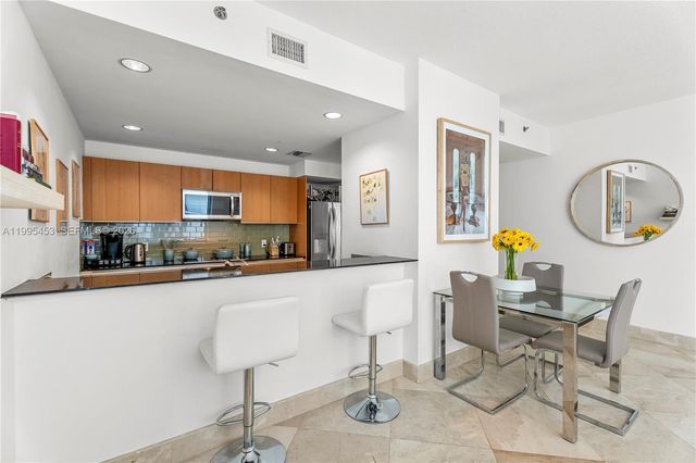 1060 Brickell Ave 2117, Miami, FL 33131