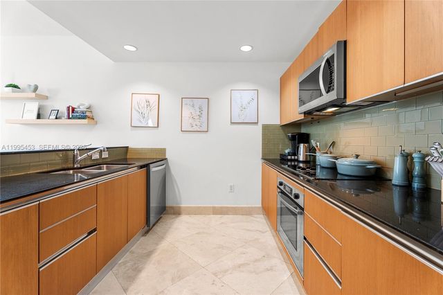 1060 Brickell Ave 2117, Miami, FL 33131