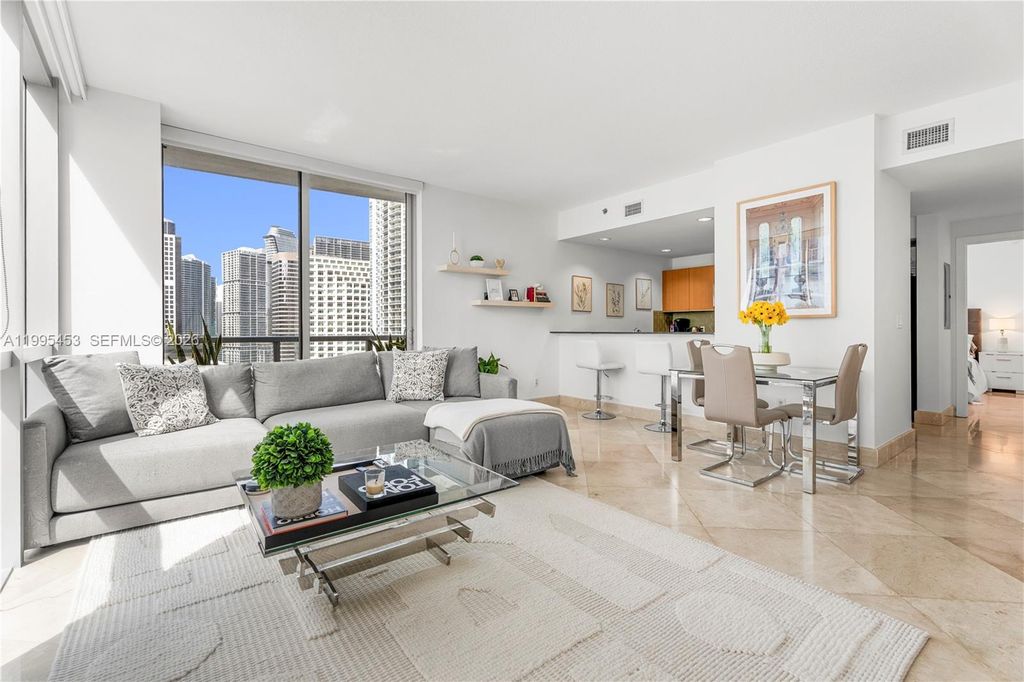 1060 Brickell Ave 2117, Miami, FL 33131