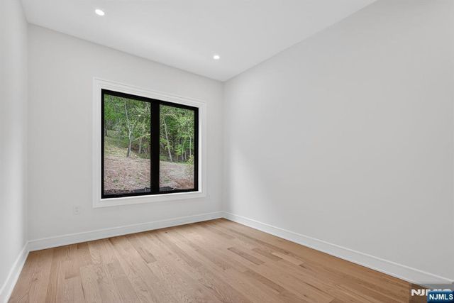 522 Valley Road 3, Clifton, NJ 07013