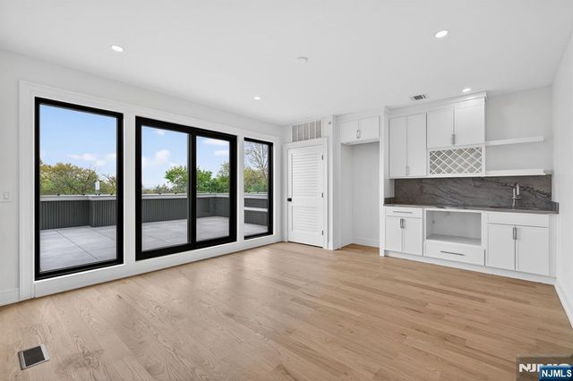 522 Valley Road 3, Clifton, NJ 07013