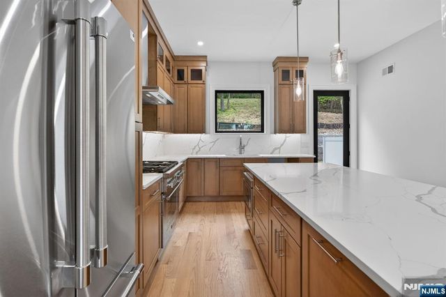 522 Valley Road 3, Clifton, NJ 07013