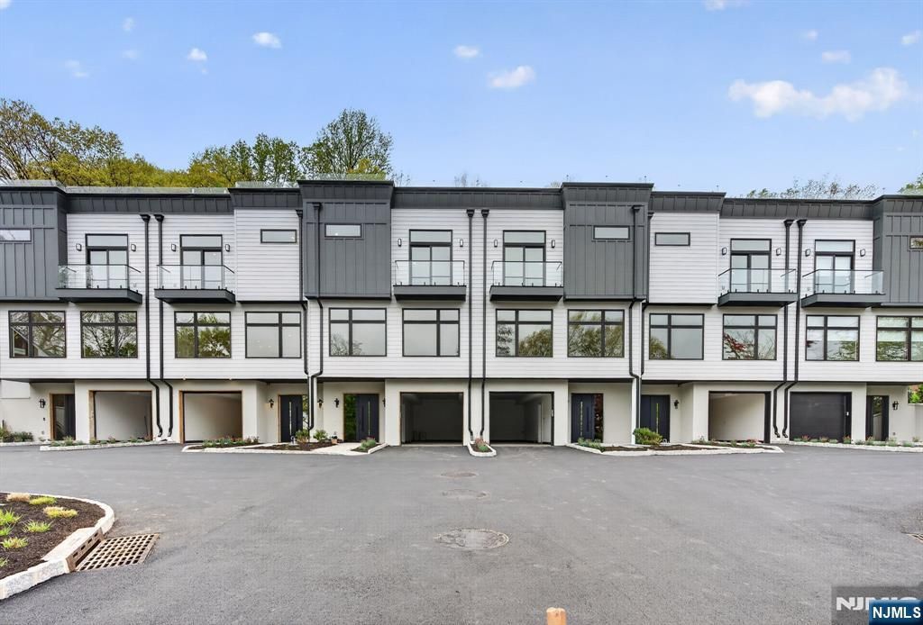 522 Valley Road 3, Clifton, NJ 07013