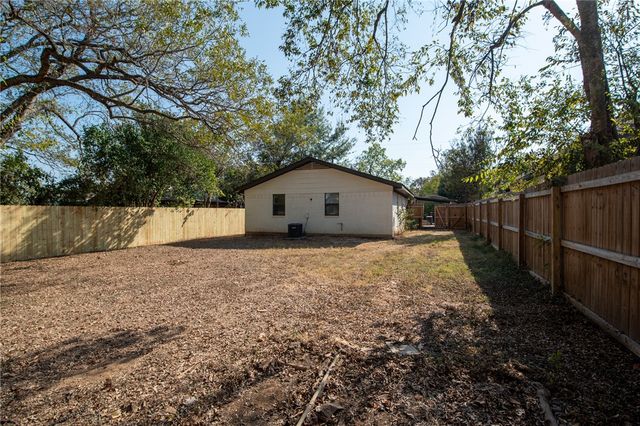 104 North Oneal Street, Caldwell, TX 77836