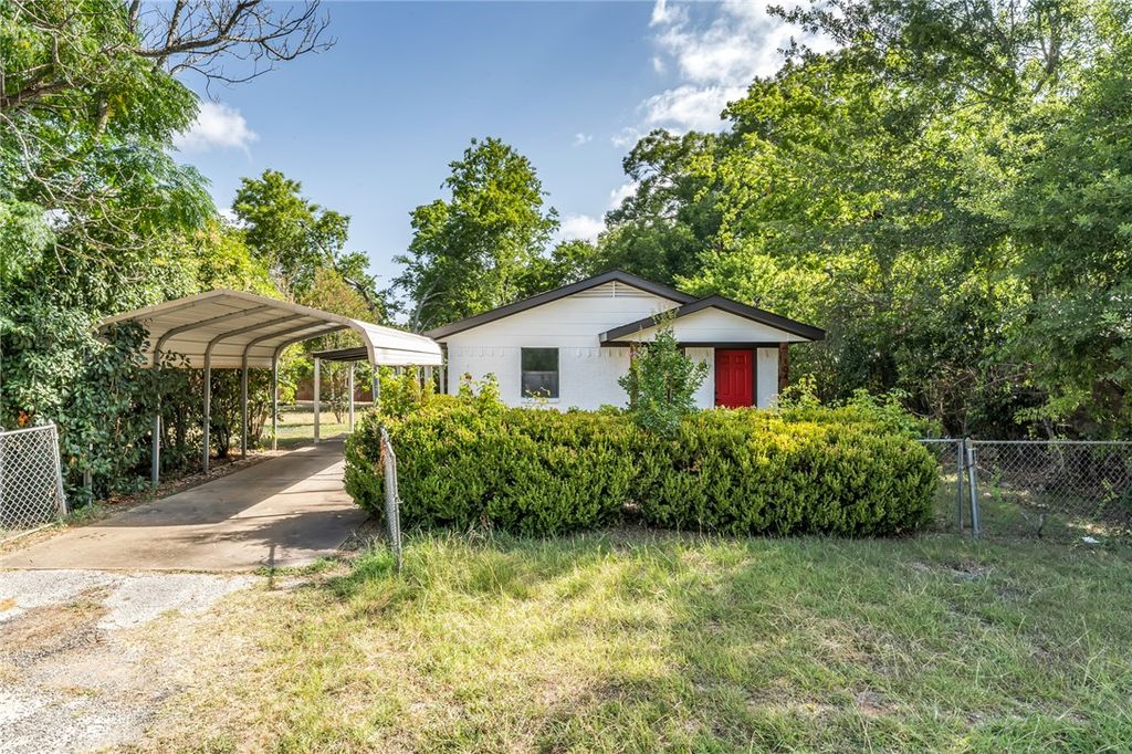 104 North Oneal Street, Caldwell, TX 77836 — photo 2