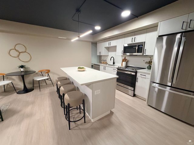 1700 N Manhattan, Unit 202 Avenue, Manhattan, KS 66502