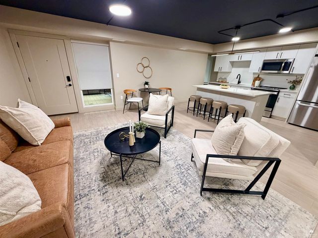 1700 N Manhattan, Unit 202 Avenue, Manhattan, KS 66502